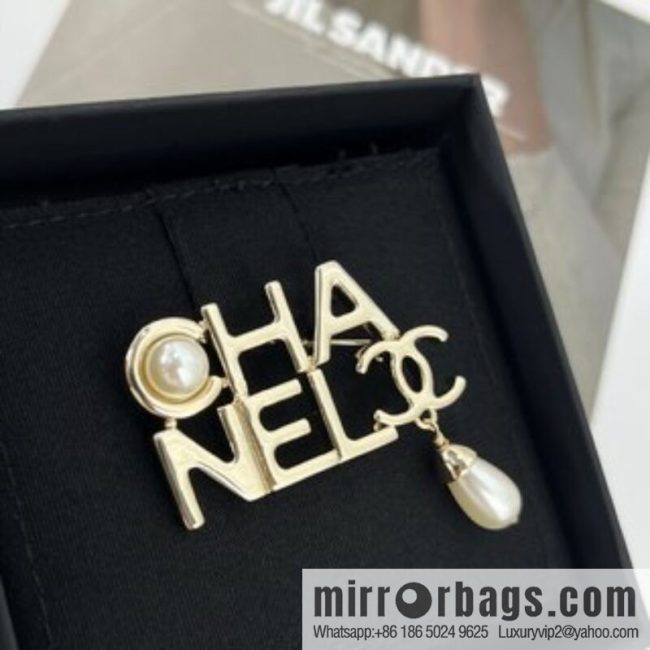 New ☑️ CHANEL Chanel double c gold letter pearl brooch