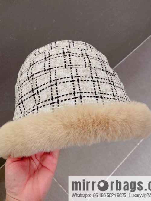 Chanel Chanel autumn and winter new plaid bucket hat