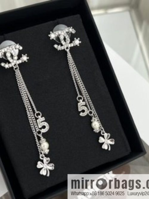 New ☑️ CHANEL Chanel double c fringed 5 word four leaf clover pearl stud earrings