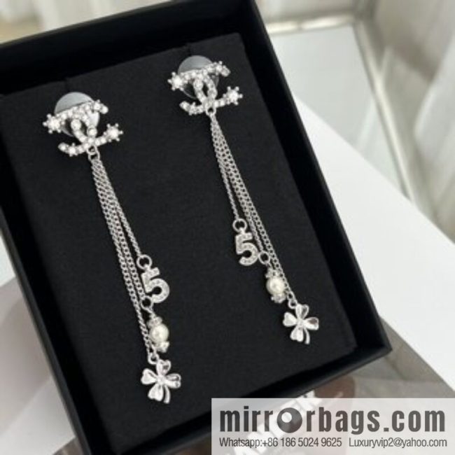 New ☑️ CHANEL Chanel double c fringed 5 word four leaf clover pearl stud earrings
