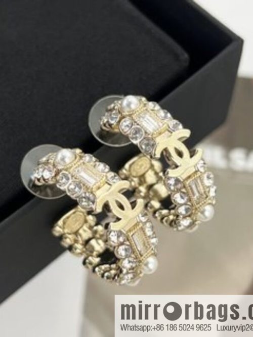 New ☑️ CHANEL Chanel double c square diamond stud earrings