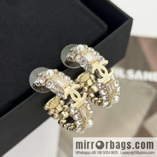 New ☑️ CHANEL Chanel double c square diamond stud earrings