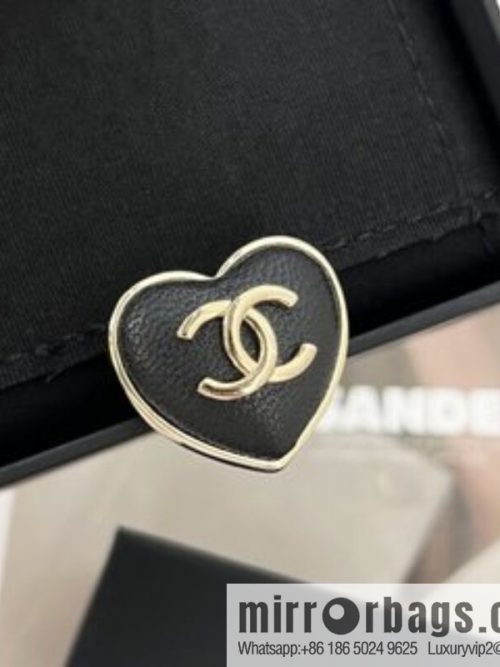 New ☑️ CHANEL Chanel double c peach heart brooch