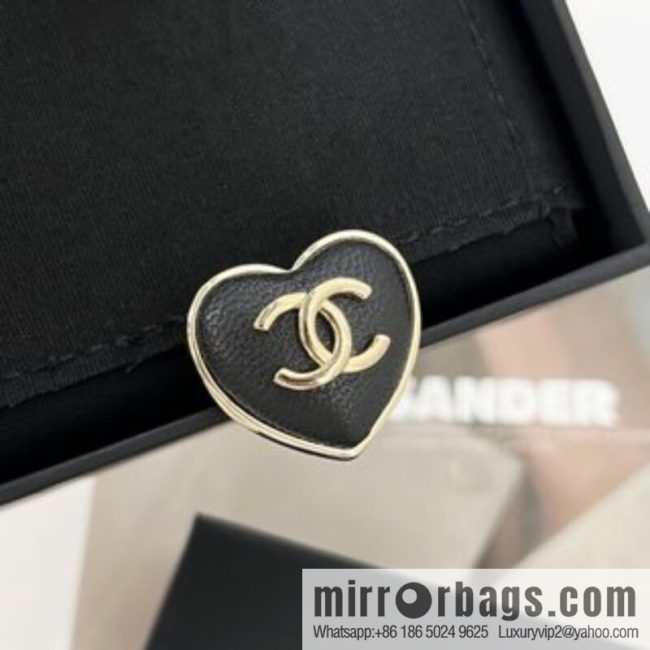 New ☑️ CHANEL Chanel double c peach heart brooch