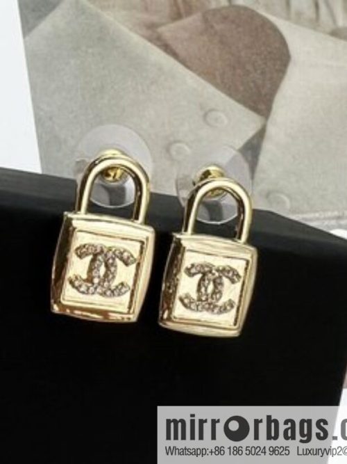 New ☑️ CHANEL Chanel c1 double c lock 🔒 stud earrings