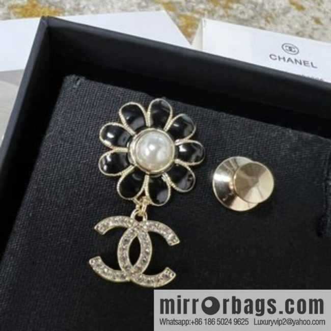 New ☑️ Chanel double c Camellia brooch