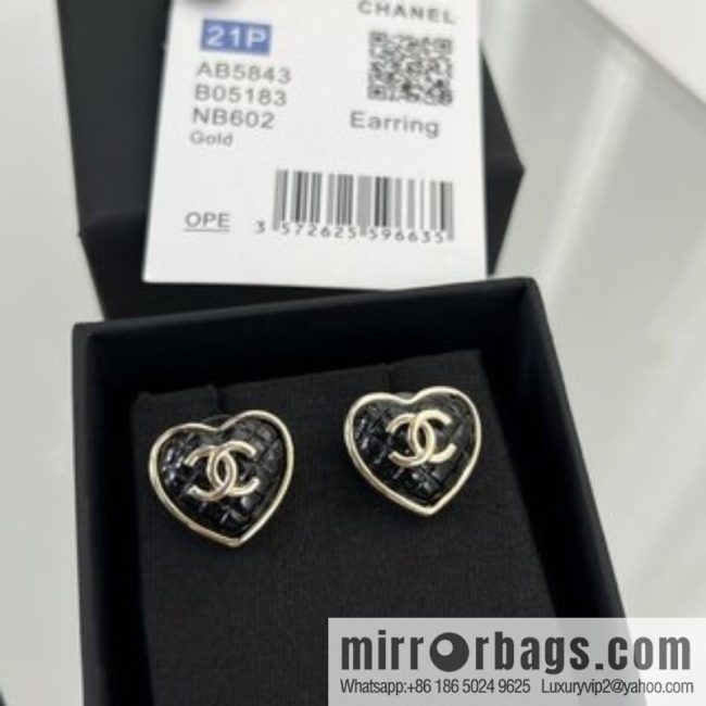New ☑️ CHANEL Chanel c1 double c peach heart love stud earrings