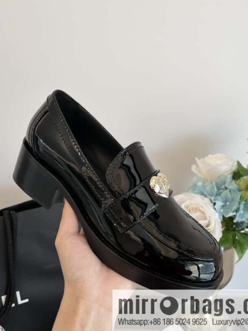 CHANEL Xiaoxiang love gold buckle platform loafers G39697 patent leather