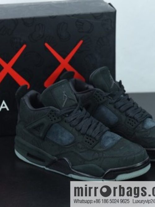 KAWS x Air Jordan 4 Black AJ4 black suede limited joint name, luminous crystal middle help men\'s sneakers 930155-001