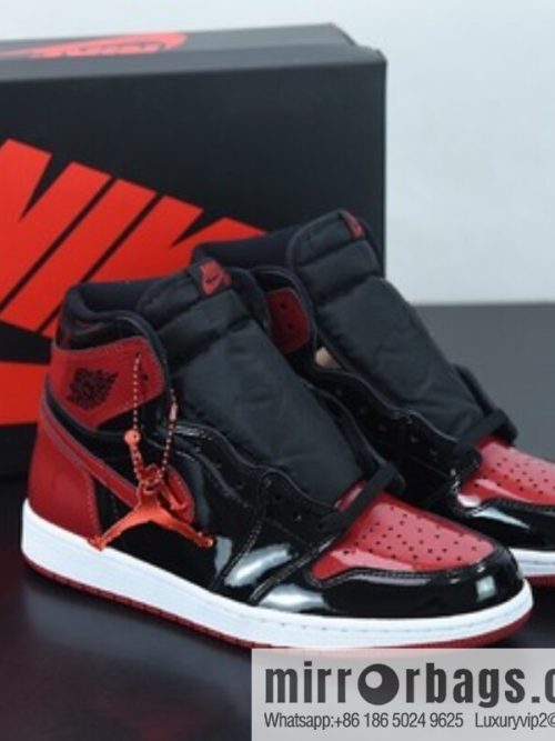 Air Jordan 1 AJ1 Jordan 1st generation high-top basketball shoes/patent leather black and red, prohibited, item number: 555088-063