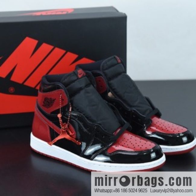 Air Jordan 1 AJ1 Jordan 1st generation high-top basketball shoes/patent leather black and red, prohibited, item number: 555088-063