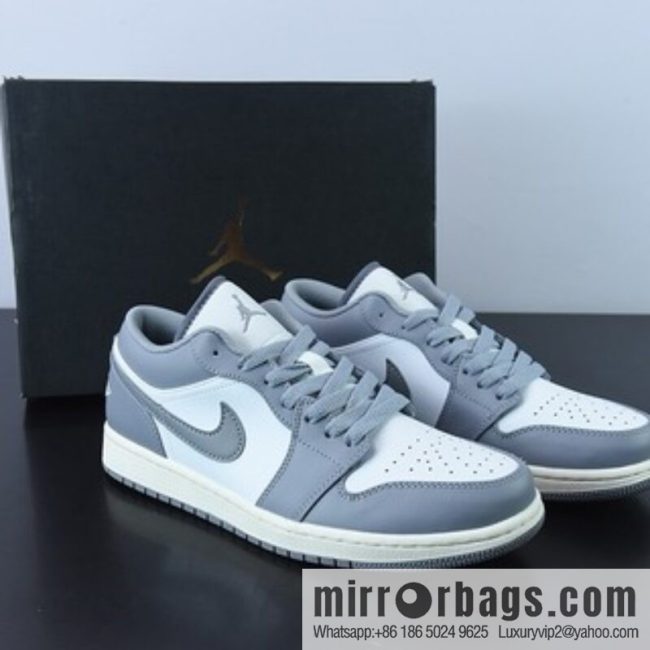B0F9T3 Air Jordan 1 Low gray and white, oxidized midsole Unisex The same sports shoes item number: 553558-053