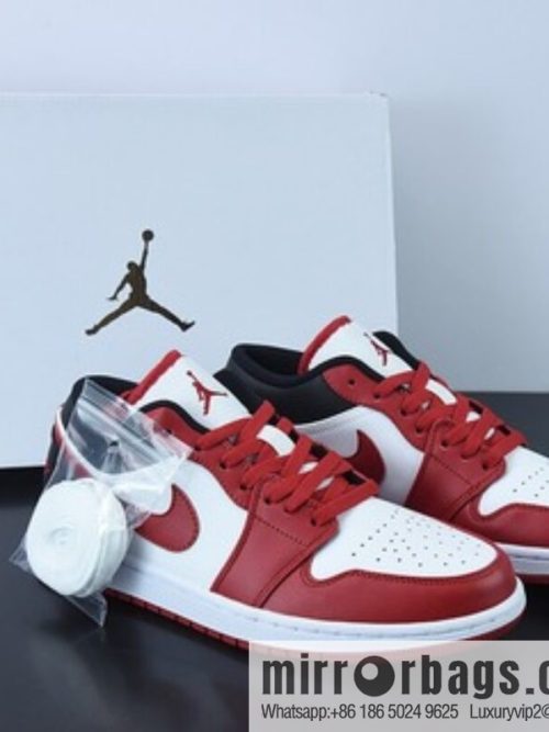 Air Jordan 1 Low \"Chicago Bulls\" AJ1 Joe 1 Black and white red low top sneakers Item number: DC0774-160