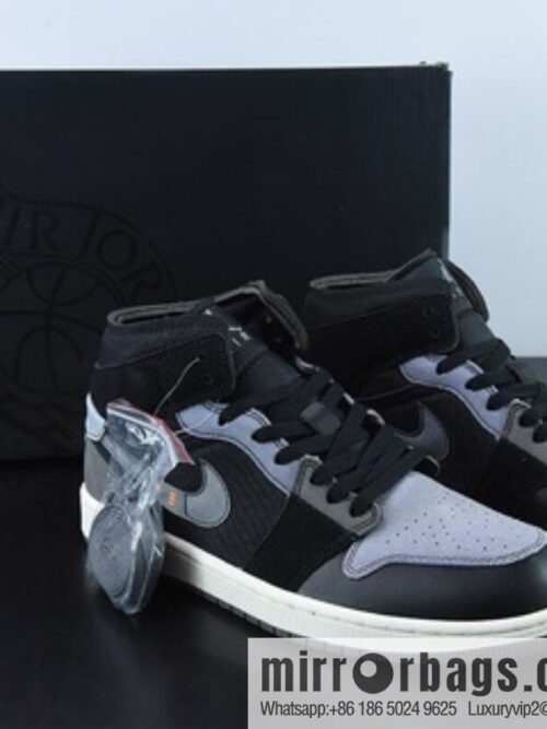 o_1gc3oudnu1bb5tns9qvaih5tst-800x80024jmrtar4ef65049_20250719014957.jpg Air Jordan 1 Mid \"Inside Out\" The whole is dark blue as the main color, inverted black and gray, item number: DM9652-001
