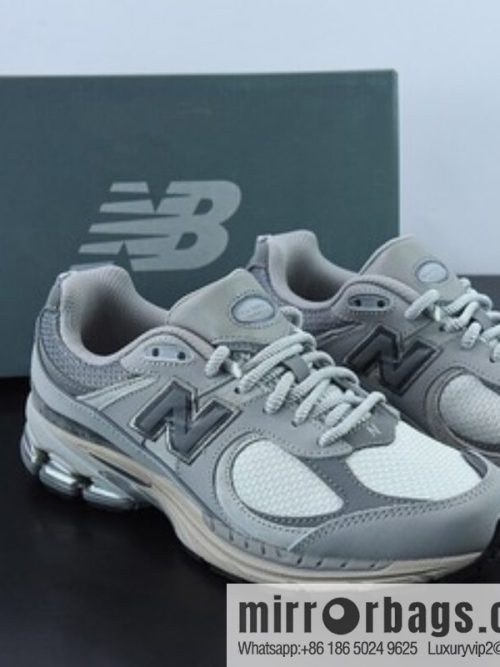 New Balance ML2002 Series Vintage Daddy Style Unisex Casual Shoes Couple Versatile Jogging Shoes Sports Men\'s Shoes Women\'s Shoes M2002RVC