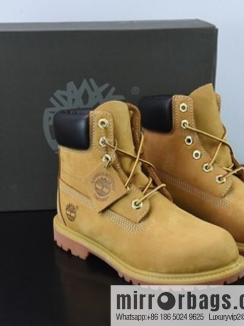 Timberland classic big yellow boots, seven-hole men\'s size 10061, six-hole women\'s size 10361.