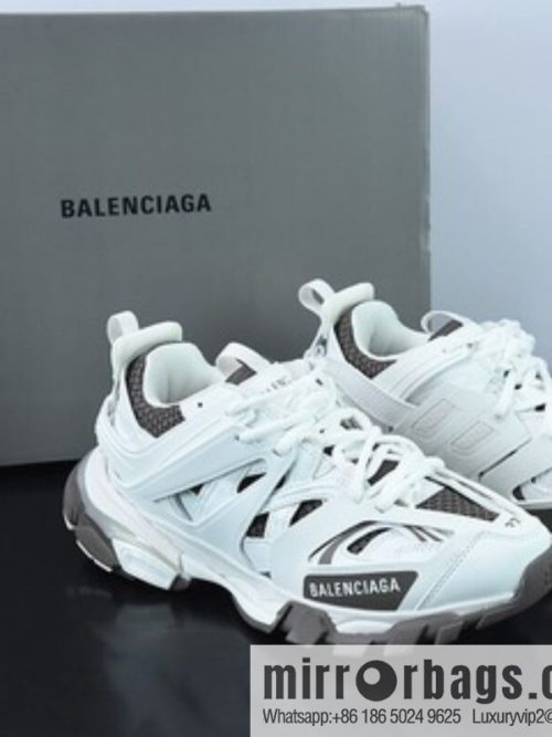 Balenciaga Balenciaga Track Sneaker Balenciaga Three generations, outdoor concept Vintage dad shoes