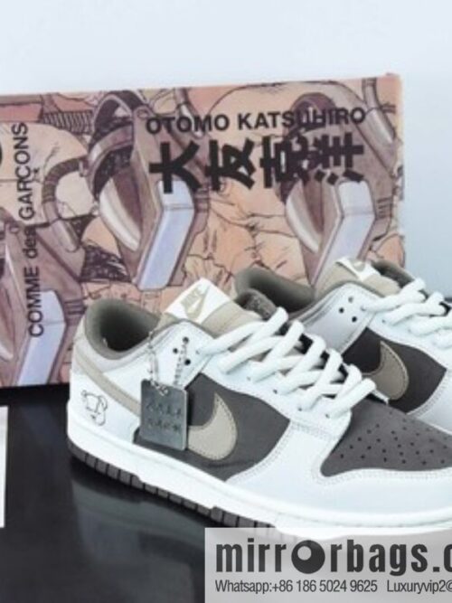 o_1ggc726qr1r231v851o8nc8j1nj31l-800x800f4loszuzac553023_20250718232026.jpg Otomo Katsuhiro x NK SB Dunk Low \"Steamboy OST\" Otomo Katsuhiro, Suede Mocha Bear Item Number: LF0039 031