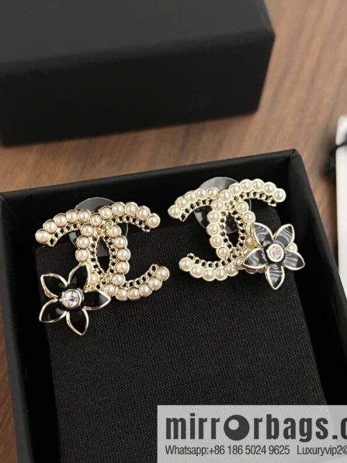 New CHANEL Chanel c1 double c pearl black camellia stud earrings