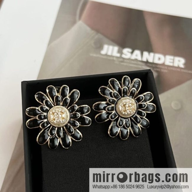 New ☑️ CHANEL Chanel c1 double c black camellia stud earrings