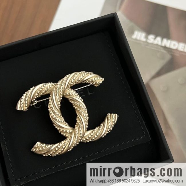 CHANEL Chanel gold double c brooch