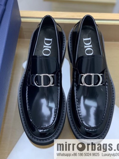 Dior selected leather to make men\'s loafers