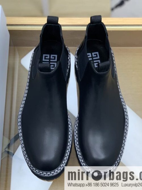 GIVENCHY Givenchy glossy leather men\'s Chelsea boots