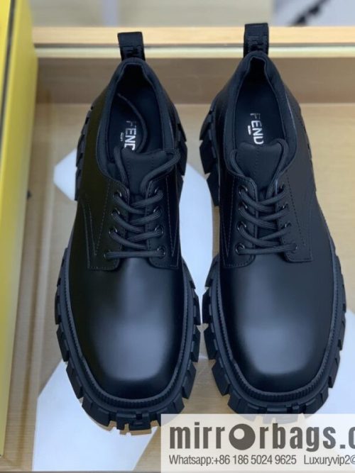 Fendi, using black leather (fabric) to make new men\'s leather shoes