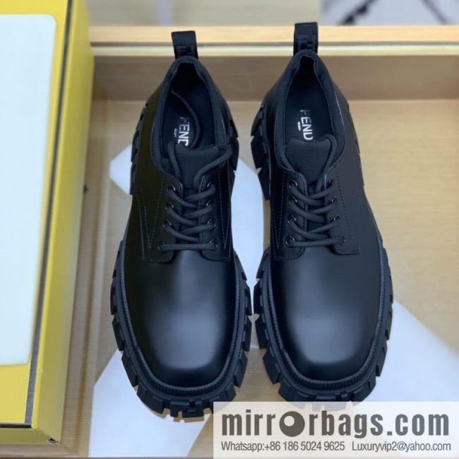 Fendi, using black leather (fabric) to make new men\'s leather shoes