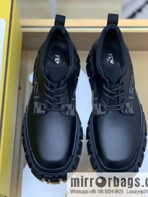 Fendi, using black leather (fabric) to make new men\'s leather shoes