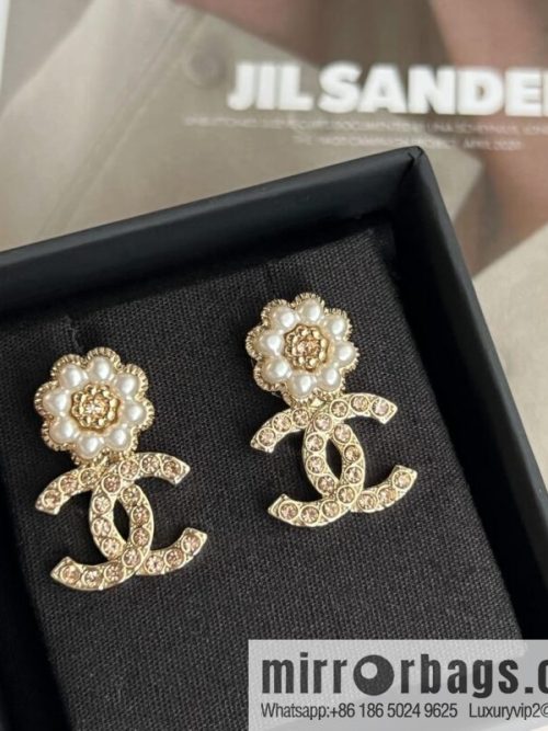 New ☑️ CHANEL Chanel c2 double c pink diamond flower stud earrings