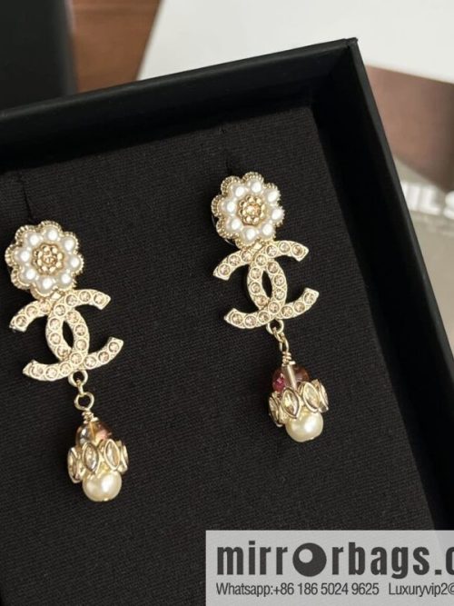 New ☑️ CHANEL Chanel c3 double c pink diamond pearl flower stud earrings