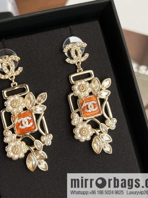 New ☑️ CHANEL Chanel c2 double c pink diamond pearl flower stud earrings