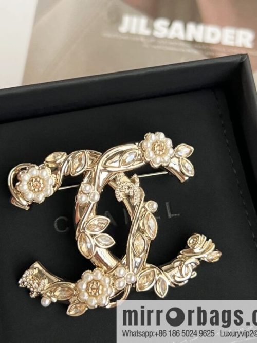 New ☑️ CHANEL Chanel double c pink diamond pearl flower brooch