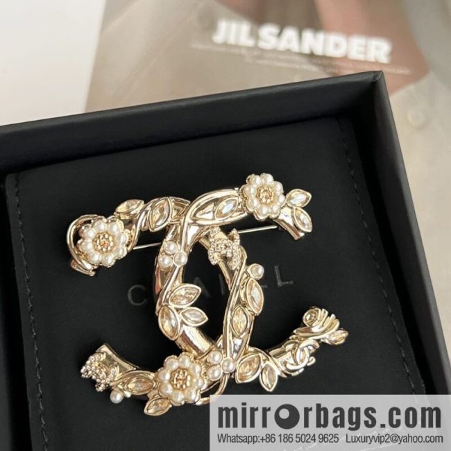 New ☑️ CHANEL Chanel double c pink diamond pearl flower brooch