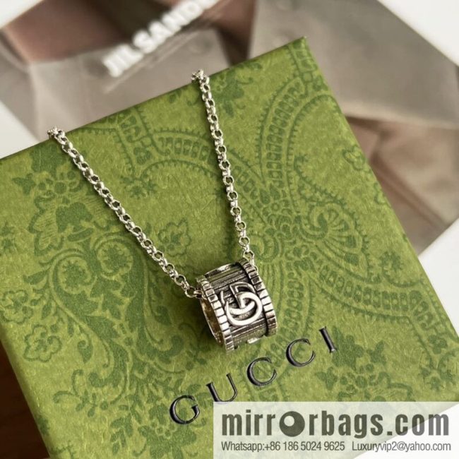 New Gucci Gucci His & Hers double G ring necklace