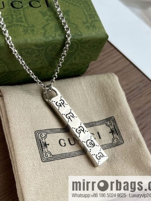 New Gucci Gucci His & Hers double G skull head strip necklace