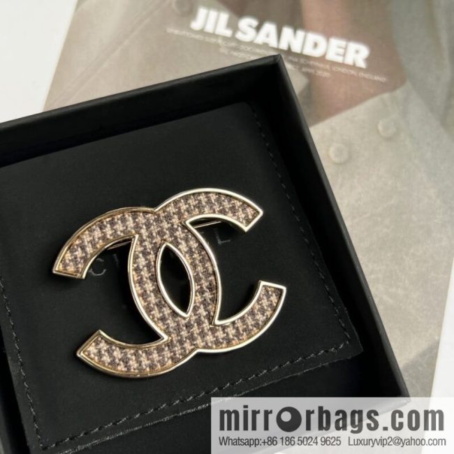 New ☑️ Chanel double c plush brooch