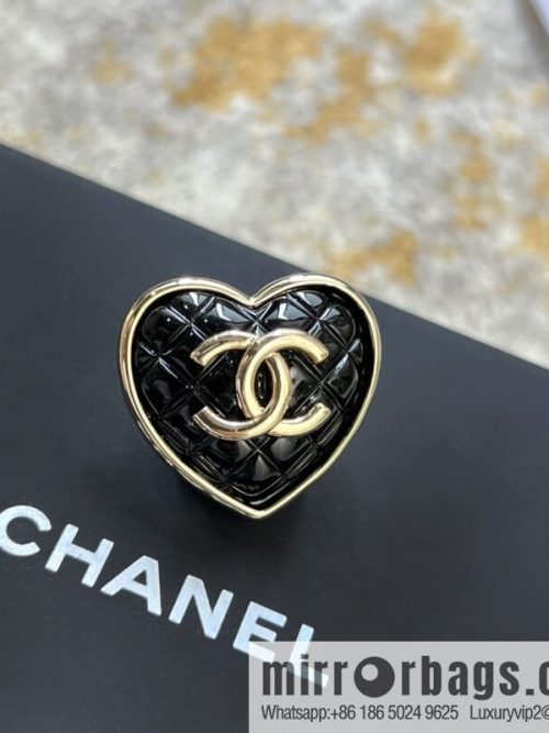 New ☑️ CHANEL Chanel double c peach heart brooch