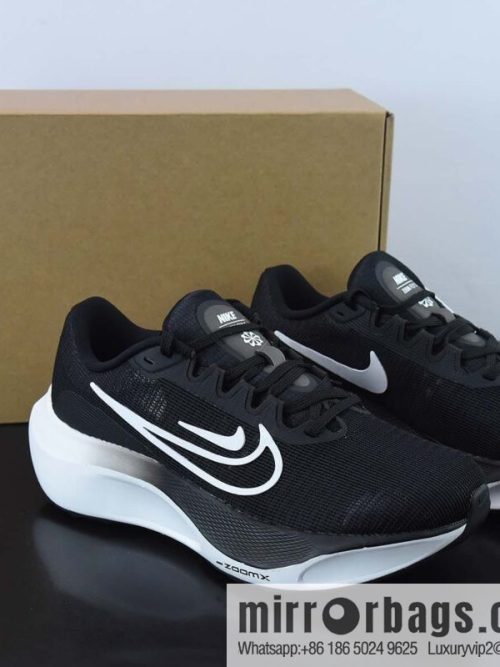Nk Zoom Fly 5 sports casual cushioning carbon board running shoes, black and white DM8974-001