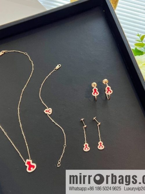 Qeelin, chalcedony gourd necklace bracelet earrings