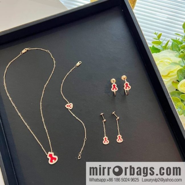 Qeelin, chalcedony gourd necklace bracelet earrings