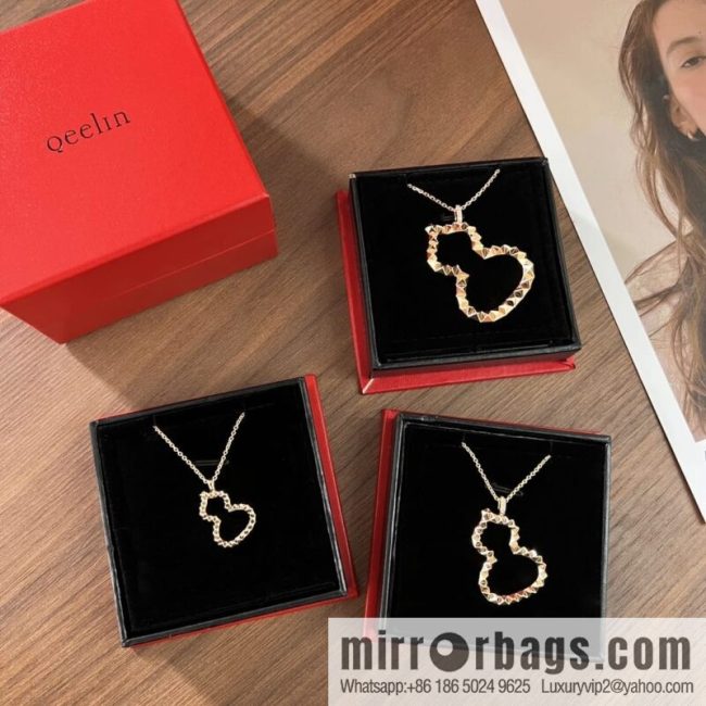 Qeelin 18 rose gold necklace