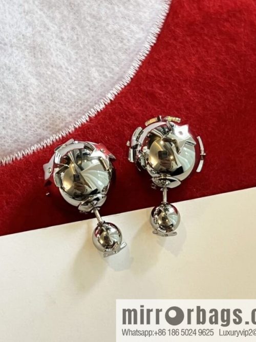 ☑️DIOR Dior silver mirror star stud earrings