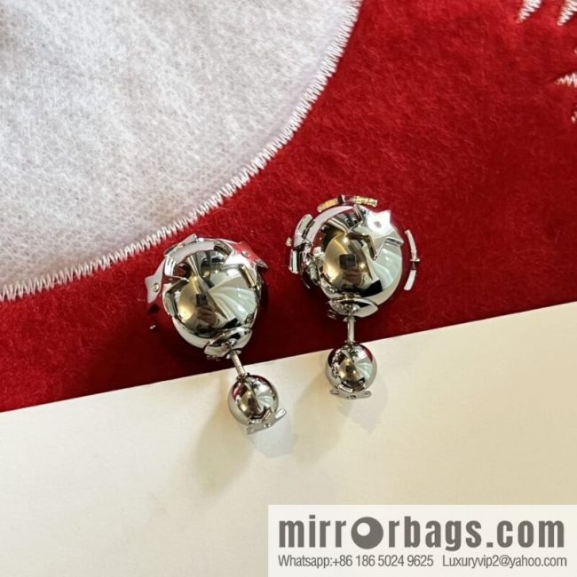 ☑️DIOR Dior silver mirror star stud earrings