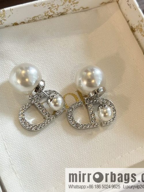 ☑️DIOR Dior silver pearl CD stud earrings
