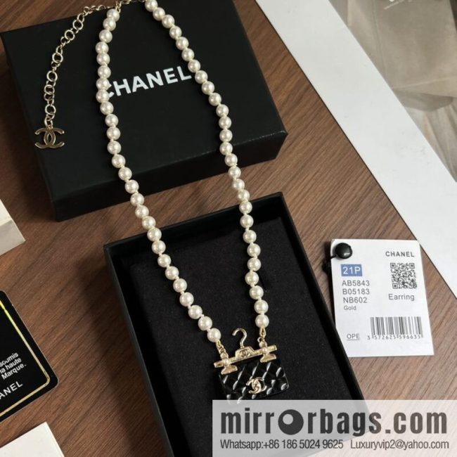 New ☑️ CHANEL Chanel pearl hanger bag necklace