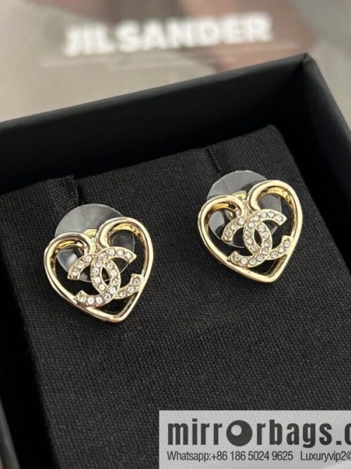 New ☑️ CHANEL Chanel double c gold peach heart love stud earrings