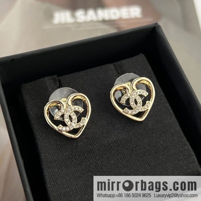 New ☑️ CHANEL Chanel double c gold peach heart love stud earrings