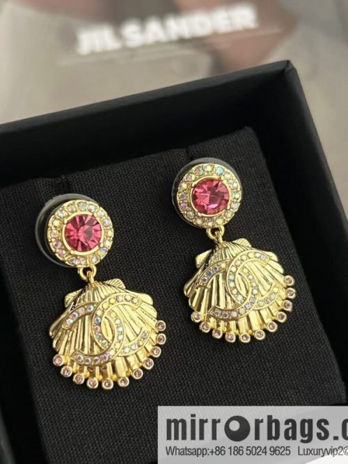 New ☑️ CHANEL Chanel c2 double c gold shell 🐚 pink diamond stud earrings